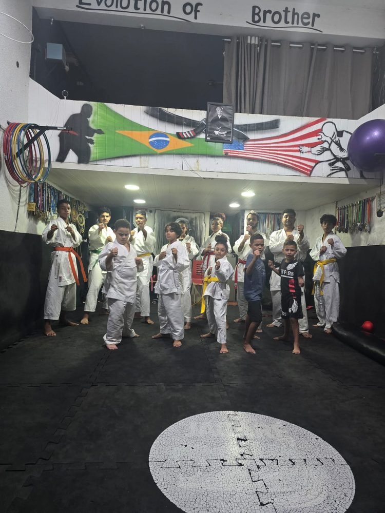 Alunos em posição de guarda no núcleo CT Evolution of Brothers